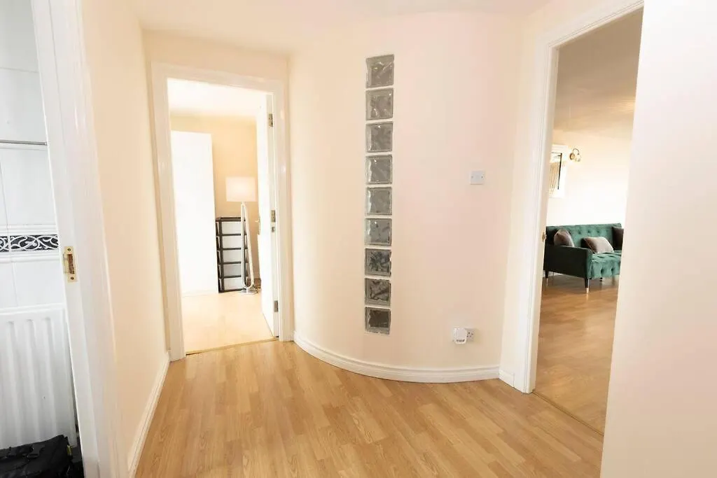 Stunning Views And City Side-Belfast City-2 Bedroom-5 Guests-Wifi & Parking 0*, Belfast Regno Unito