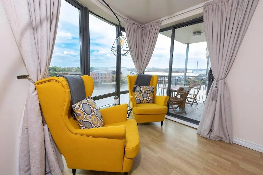 Stunning Views And City Side-Belfast City-2 Bedroom-5 Guests-Wifi & Parking