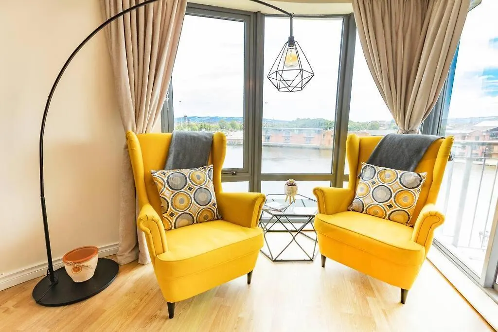 Stunning Views And City Side-Belfast City-2 Bedroom-5 Guests-Wifi & Parking 0*, Belfast Regno Unito