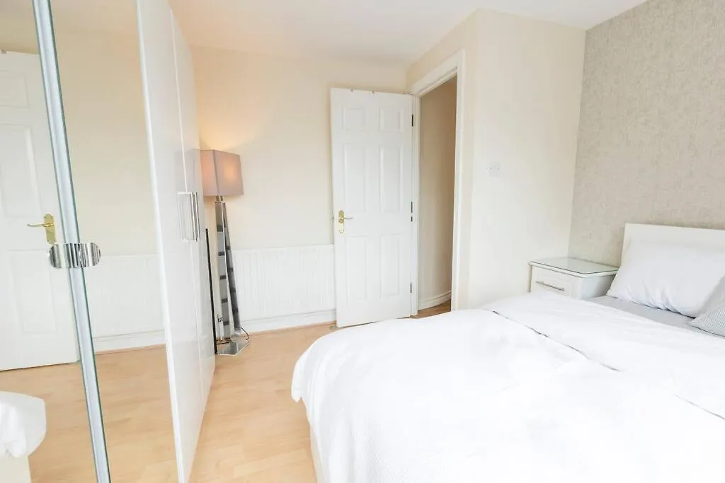 Stunning Views And City Side-Belfast City-2 Bedroom-5 Guests-Wifi & Parking 0*, Belfast Regno Unito