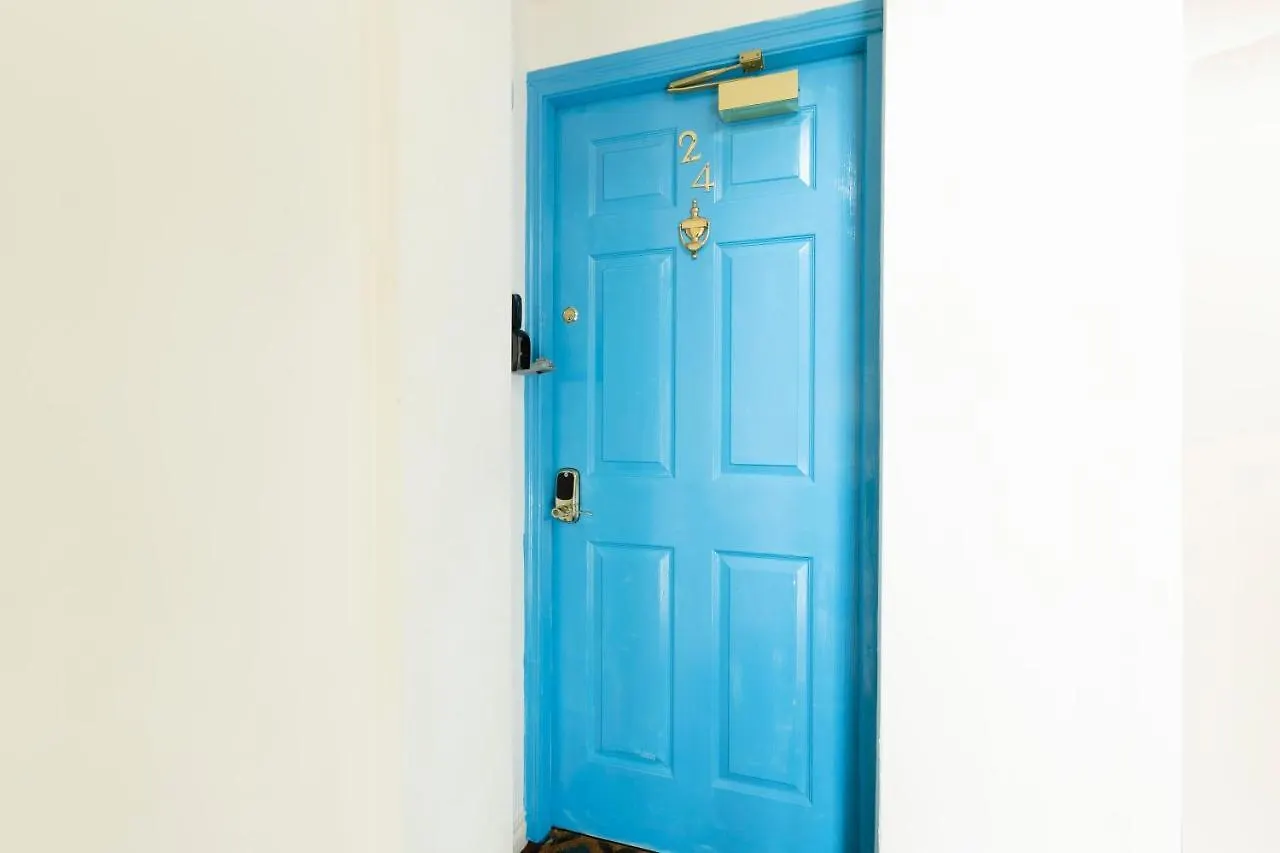 Stunning Views And City Side-Belfast City-2 Bedroom-5 Guests-Wifi & Parking Belfast